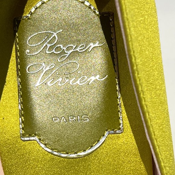 Roger Vivier Chartreuse, Satin and Crystal Pumps, size 37 - Picture 5 of 7
